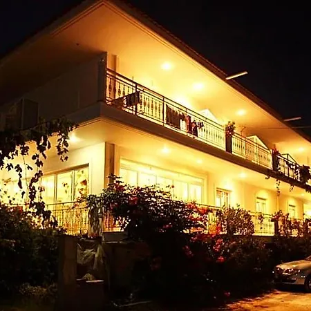 Fourkos Hotel